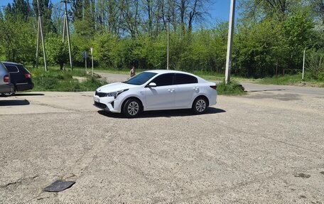 KIA Rio IV, 2021 год, 1 415 000 рублей, 2 фотография
