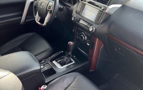 Toyota Land Cruiser Prado 150 рестайлинг 2, 2017 год, 5 350 000 рублей, 12 фотография
