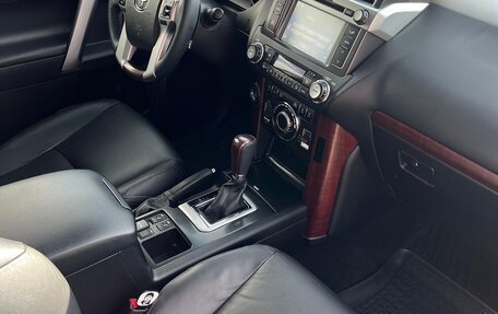 Toyota Land Cruiser Prado 150 рестайлинг 2, 2017 год, 5 350 000 рублей, 13 фотография