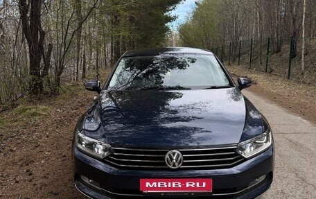 Volkswagen Passat B8 рестайлинг, 2015 год, 1 600 000 рублей, 2 фотография