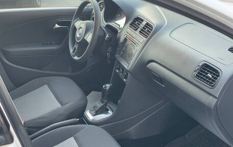 Volkswagen Polo VI (EU Market), 2011 год, 750 000 рублей, 2 фотография