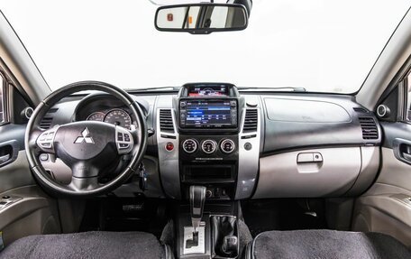 Mitsubishi Pajero Sport II рестайлинг, 2015 год, 1 658 000 рублей, 13 фотография