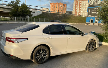 Toyota Camry, 2022 год, 3 490 000 рублей, 4 фотография