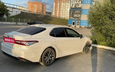 Toyota Camry, 2022 год, 3 490 000 рублей, 5 фотография