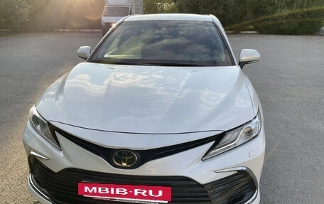 Toyota Camry, 2022 год, 3 490 000 рублей, 2 фотография