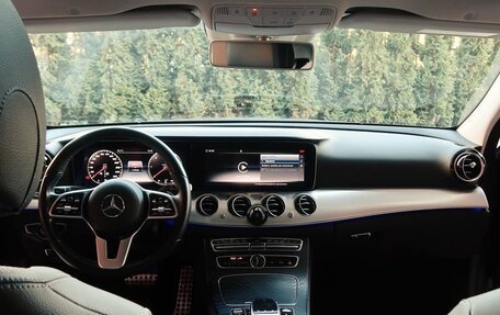 Mercedes-Benz E-Класс, 2020 год, 3 500 000 рублей, 4 фотография
