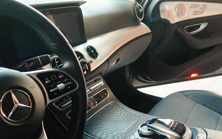 Mercedes-Benz E-Класс, 2020 год, 3 500 000 рублей, 9 фотография