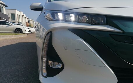 Toyota Prius IV XW50, 2018 год, 2 100 000 рублей, 5 фотография