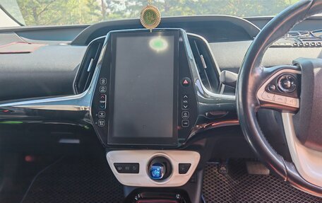 Toyota Prius IV XW50, 2018 год, 2 100 000 рублей, 9 фотография