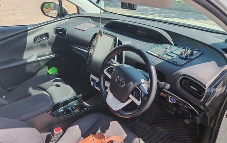 Toyota Prius IV XW50, 2018 год, 2 100 000 рублей, 8 фотография