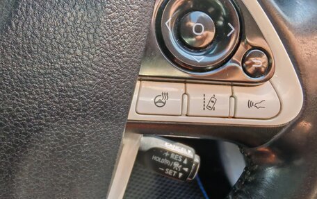 Toyota Prius IV XW50, 2018 год, 2 100 000 рублей, 10 фотография