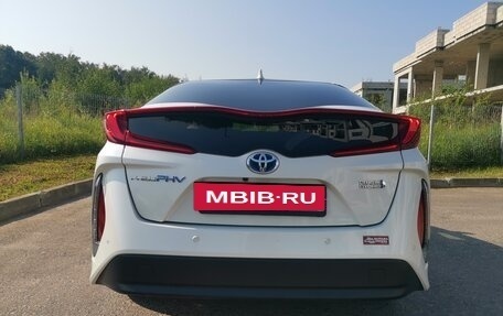 Toyota Prius IV XW50, 2018 год, 2 100 000 рублей, 7 фотография