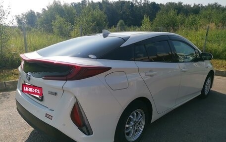 Toyota Prius IV XW50, 2018 год, 2 100 000 рублей, 4 фотография