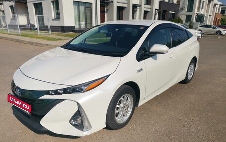 Toyota Prius IV XW50, 2018 год, 2 100 000 рублей, 2 фотография