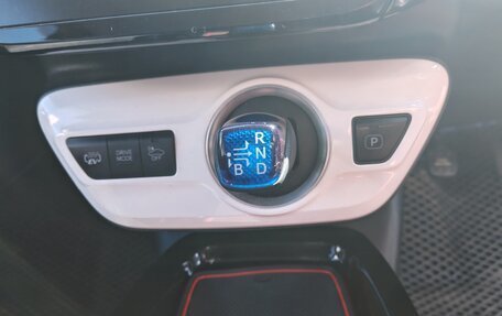 Toyota Prius IV XW50, 2018 год, 2 100 000 рублей, 13 фотография