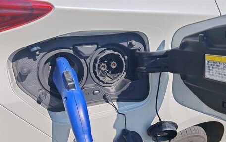 Toyota Prius IV XW50, 2018 год, 2 100 000 рублей, 15 фотография