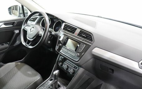 Volkswagen Tiguan II, 2017 год, 2 097 000 рублей, 10 фотография