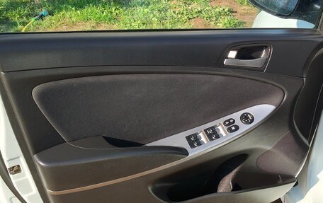 Hyundai Solaris II рестайлинг, 2015 год, 840 000 рублей, 22 фотография
