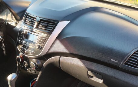 Hyundai Solaris II рестайлинг, 2015 год, 840 000 рублей, 32 фотография