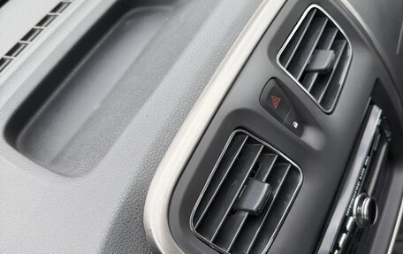 Renault Logan II, 2018 год, 685 000 рублей, 11 фотография