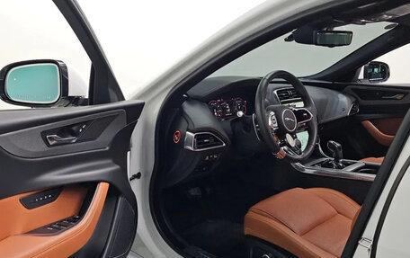Jaguar XE I рестайлинг, 2020 год, 4 300 000 рублей, 6 фотография