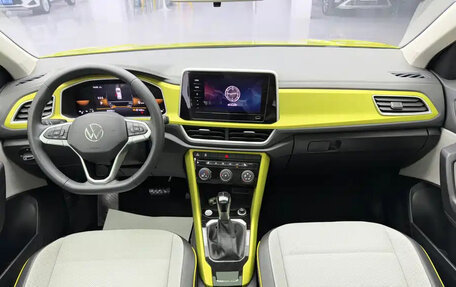 Volkswagen T-Roc I, 2023 год, 2 110 000 рублей, 5 фотография