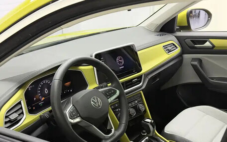 Volkswagen T-Roc I, 2023 год, 2 110 000 рублей, 11 фотография