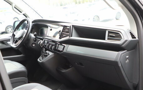 Volkswagen Multivan T6 рестайлинг, 2021 год, 4 650 000 рублей, 12 фотография