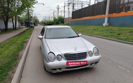 Mercedes-Benz E-Класс, 2001 год, 320 000 рублей, 2 фотография