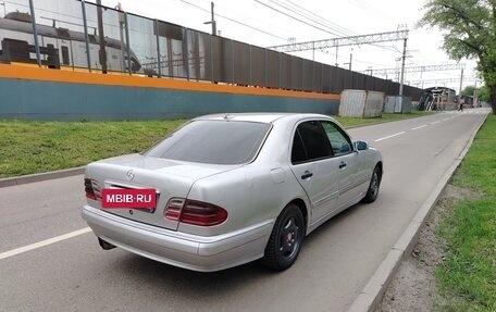 Mercedes-Benz E-Класс, 2001 год, 320 000 рублей, 4 фотография