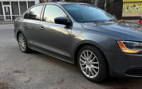 Volkswagen Jetta VI, 2011 год, 950 000 рублей, 2 фотография