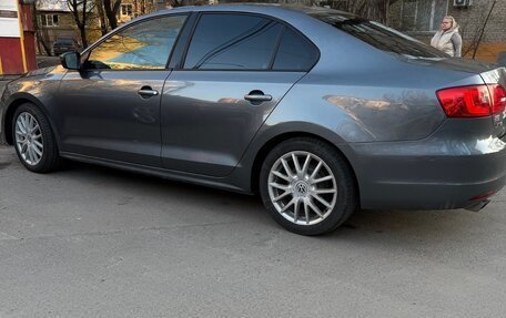 Volkswagen Jetta VI, 2011 год, 950 000 рублей, 4 фотография