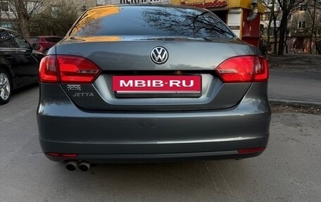 Volkswagen Jetta VI, 2011 год, 950 000 рублей, 3 фотография