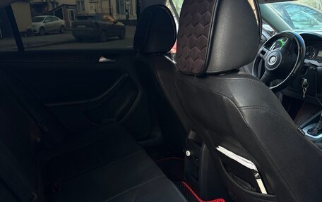 Volkswagen Jetta VI, 2011 год, 950 000 рублей, 10 фотография