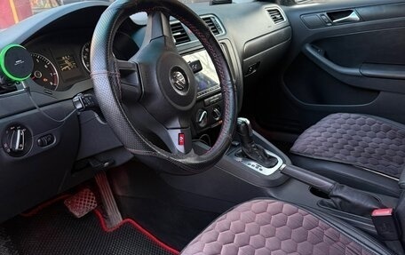 Volkswagen Jetta VI, 2011 год, 950 000 рублей, 8 фотография