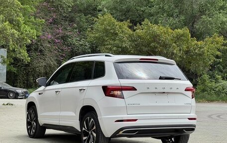Skoda Karoq I, 2022 год, 1 850 000 рублей, 8 фотография