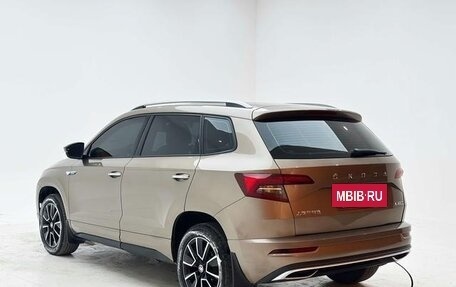 Skoda Karoq I, 2022 год, 1 820 000 рублей, 8 фотография