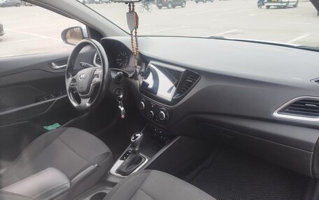 Hyundai Solaris II рестайлинг, 2018 год, 1 199 999 рублей, 3 фотография