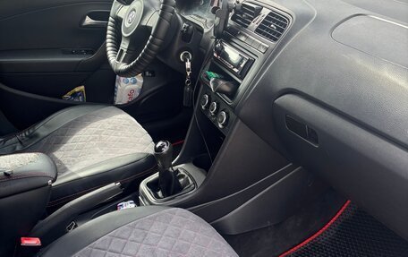 Volkswagen Polo VI (EU Market), 2012 год, 700 000 рублей, 11 фотография