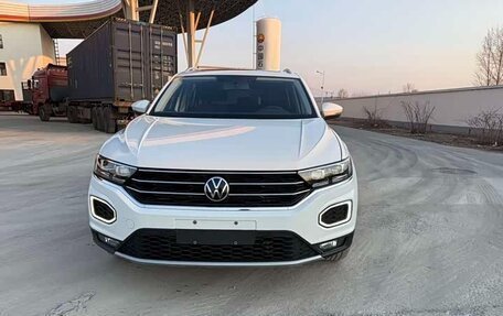 Volkswagen T-Roc I, 2023 год, 1 602 125 рублей, 2 фотография