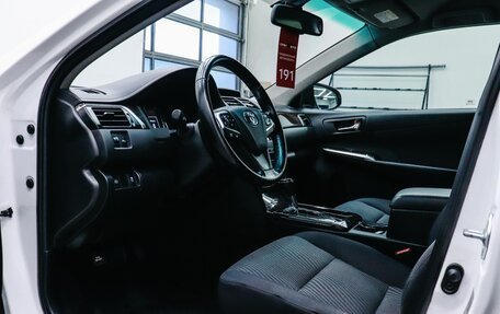 Toyota Camry, 2014 год, 1 960 000 рублей, 13 фотография
