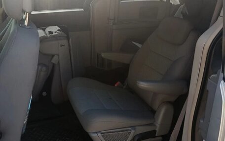 Chrysler Town & Country V рестайлинг, 2010 год, 1 150 000 рублей, 6 фотография