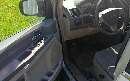 Chrysler Town & Country V рестайлинг, 2010 год, 1 150 000 рублей, 7 фотография