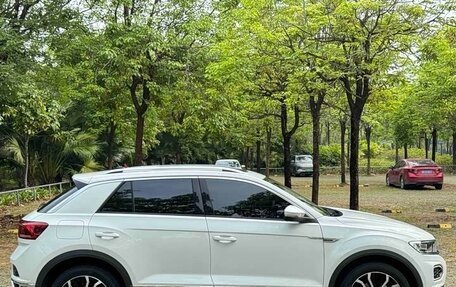 Volkswagen T-Roc I, 2023 год, 2 145 002 рублей, 2 фотография