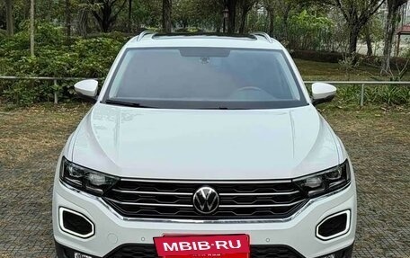 Volkswagen T-Roc I, 2023 год, 2 145 002 рублей, 4 фотография
