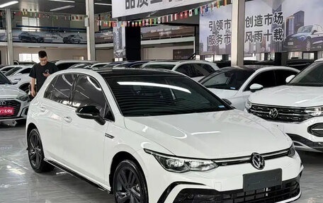 Volkswagen Golf VIII, 2023 год, 2 100 000 рублей, 1 фотография