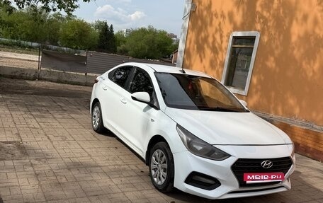 Hyundai Solaris II рестайлинг, 2018 год, 594 000 рублей, 1 фотография