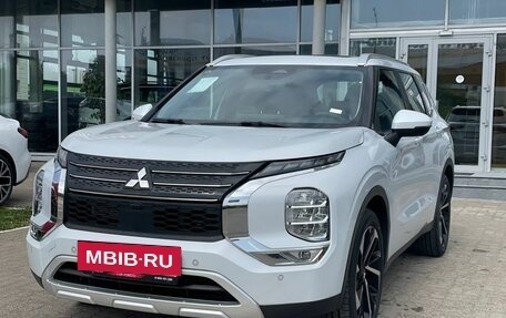 Mitsubishi Outlander, 2023 год, 3 875 000 рублей, 2 фотография