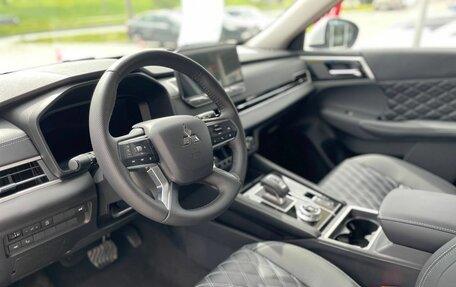 Mitsubishi Outlander, 2023 год, 3 875 000 рублей, 11 фотография
