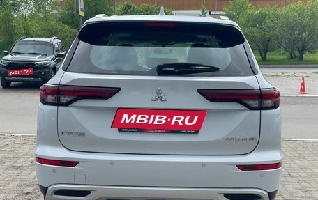 Mitsubishi Outlander, 2023 год, 3 875 000 рублей, 6 фотография